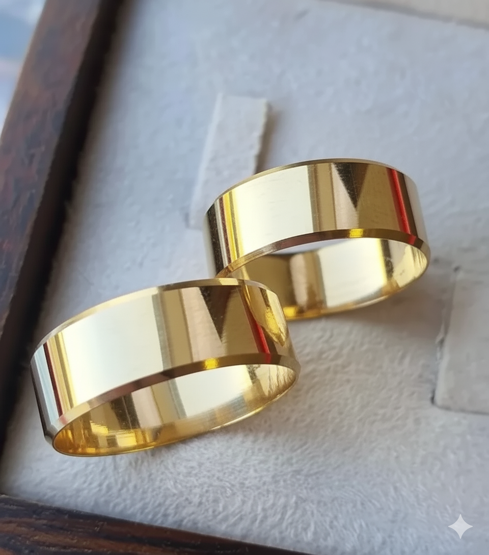 Par de Alianças Chanfradas em Ouro Amarelo - Tradicional 18k/750