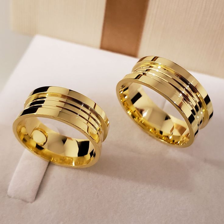 Par de Alianças Retas em Ouro Amarelo - Tradicional 18k/750