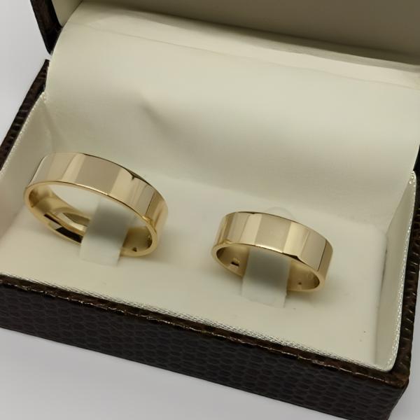 Par de Alianças Retas em Ouro Amarelo - Tradicional 18k/750