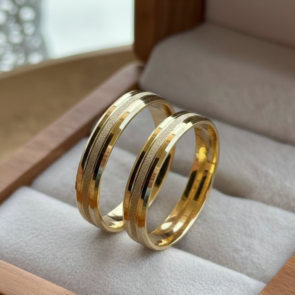 Par do Modelo Reto, diamantado na parte central, 4mm largura em Ouro Amarelo - Tradicional 18k/750