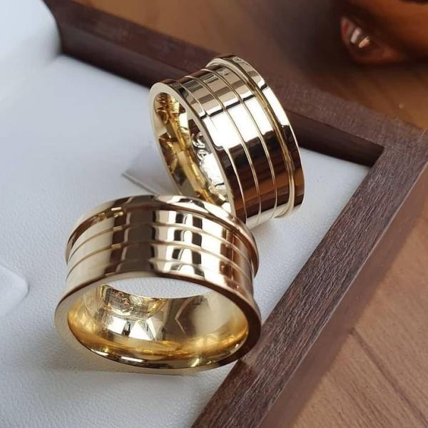 Modelo Carretel, 12mm largura com frisos na parte central em Ouro Amarelo - Tradicional 18k/750